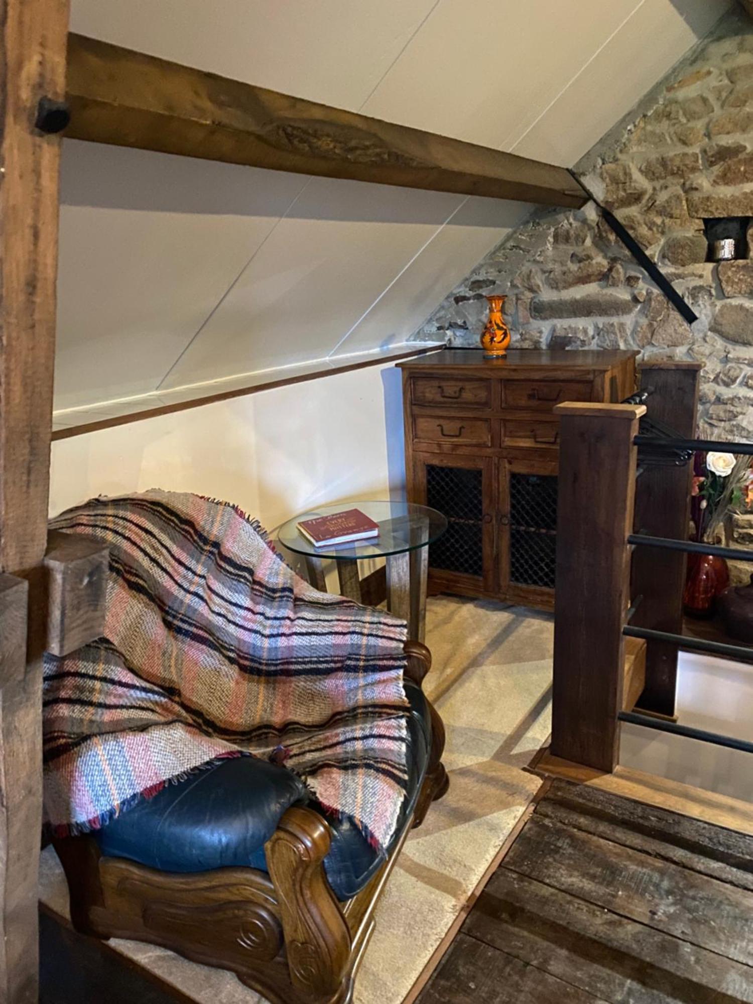 Spacious, Rustic Studio Space For 2 Persons Saint-Cyr-du-Bailleul Kültér fotó
