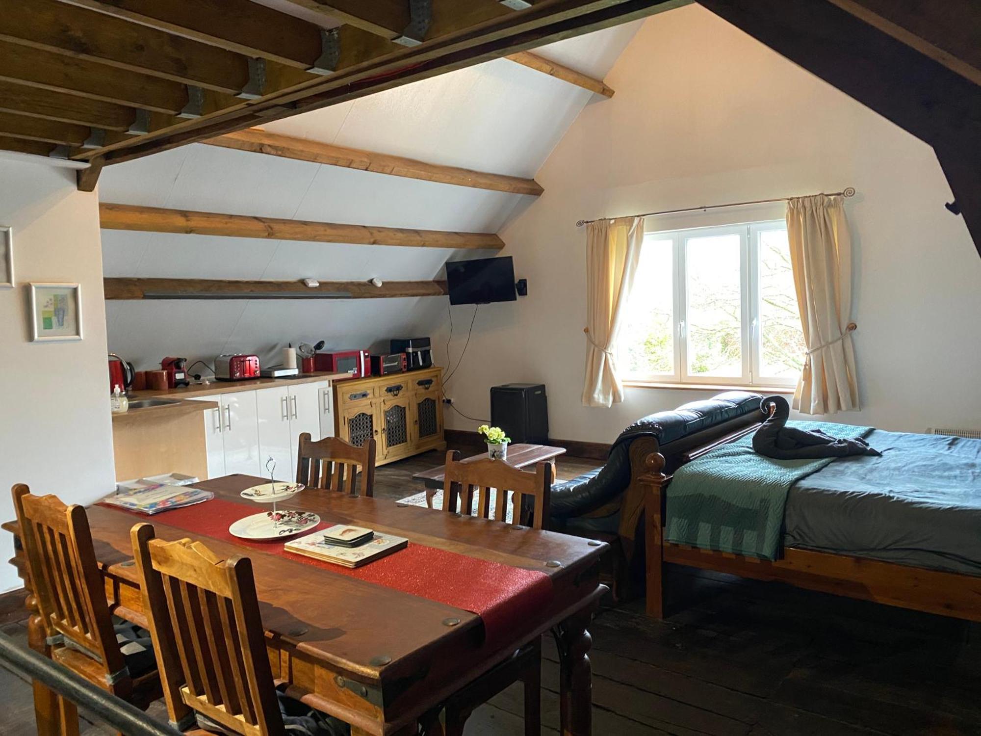 Spacious, Rustic Studio Space For 2 Persons Saint-Cyr-du-Bailleul Kültér fotó
